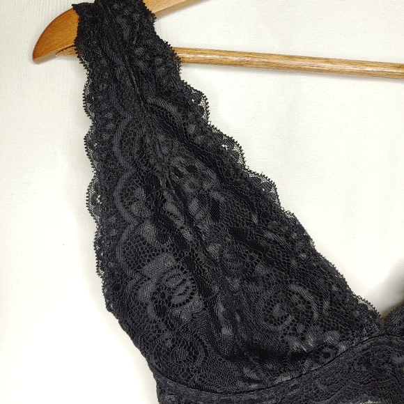 🌿Urban outfitter🌿 Black lace bralette adjustable - Picture 4 of 4